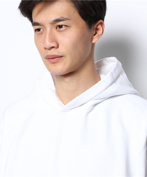 BEAMS T（ビームスティー）の「C.E / ARMBAND フード パーカ（パーカー・メンズ・ホワイト・LARGE/SMALL/MEDIUM）」の5枚目の写真