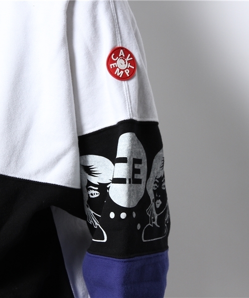 BEAMS T（ビームスティー）の「C.E / ARMBAND フード パーカ（パーカー・メンズ・ホワイト・LARGE/SMALL/MEDIUM）」の7枚目の写真