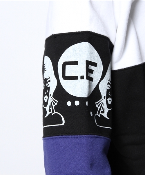 BEAMS T（ビームスティー）の「C.E / ARMBAND フード パーカ（パーカー・メンズ・ホワイト・LARGE/SMALL/MEDIUM）」の8枚目の写真