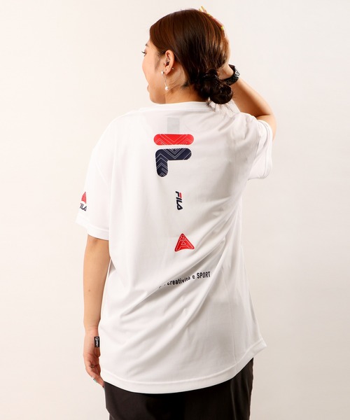 FILA HERITAGE（フィラヘリテージ）の「FILA HERITAGE×Akita Northernn Happinets 吸水速乾バスケットボール半袖グラフィックTシャツ（Tシャツ/カットソー・メンズ・ブルー系その他/ブラック系その他/ホワイト系その他/イエロー/イエロー系その他/ホワイト系その他2/ホワイト系その他3/ブラック系その他2/ブルー系その他2/レッド/ネイビー/ブラック/ホワイト・M/L/XL/S）」の2枚目の写真