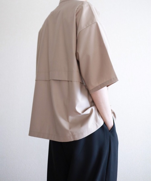 y/m by kitsune（イムバイキツネ）の「バンドカラーフラップシャツ（シャツ/ブラウス・メンズ・ベージュ/ライトブラック・MEDIUM/LARGE）」の7枚目の写真