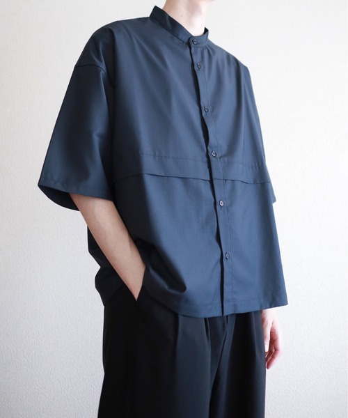 y/m by kitsune（イムバイキツネ）の「バンドカラーフラップシャツ（シャツ/ブラウス・メンズ・ベージュ/ライトブラック・MEDIUM/LARGE）」の3枚目の写真