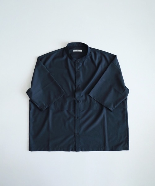 y/m by kitsune（イムバイキツネ）の「バンドカラーフラップシャツ（シャツ/ブラウス・メンズ・ベージュ/ライトブラック・MEDIUM/LARGE）」の5枚目の写真