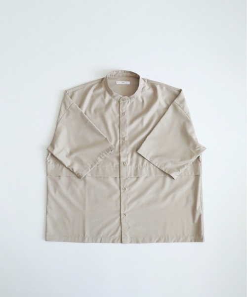y/m by kitsune（イムバイキツネ）の「バンドカラーフラップシャツ（シャツ/ブラウス・メンズ・ベージュ/ライトブラック・MEDIUM/LARGE）」の4枚目の写真