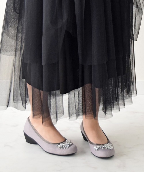 Bridget Birkin(ブリジットバーキン)の「【Bridget Birkin walk】フラワービジューウォーキングパンプス(515201)(パンプス・レディース・ベージュ/ブラック/グレー/ブラック系その他/ブラウン・22.5/23/23.5/24/24.5)」の4枚目の写真
