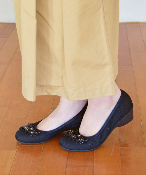 Bridget Birkin(ブリジットバーキン)の「【Bridget Birkin walk】フラワービジューウォーキングパンプス(515201)(パンプス・レディース・ベージュ/ブラック/グレー/ブラック系その他/ブラウン・22.5/23/23.5/24/24.5)」の16枚目の写真