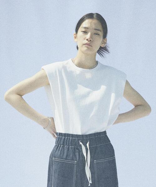 KURO(クロ)の「【CONVERSE TOKYO×KURO】パワーショルダーTシャツ(Tシャツ/カットソー・レディース・ブラック/ベージュ/オフホワイト/ブルー・FREE)」の2枚目の写真