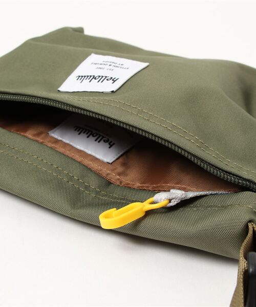 hellolulu（ハロルル）の「hellolulu CANA Compact Utility Bag － 731177（ショルダーバッグ・レディース・ブラック/ダークブルー/ブルー系その他2/オリーブ/グレー系その他・ONE）」の9枚目の写真