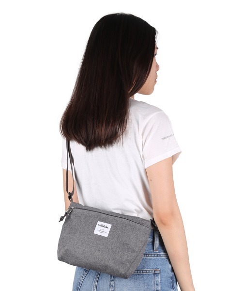 hellolulu（ハロルル）の「hellolulu CANA Compact Utility Bag － 731177（ショルダーバッグ・レディース・ブラック/ダークブルー/ブルー系その他2/オリーブ/グレー系その他・ONE）」の3枚目の写真