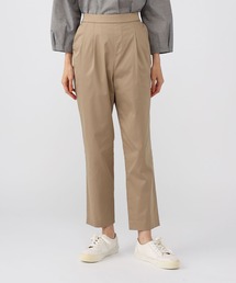 シワになりにくいタックテーパードパンツ