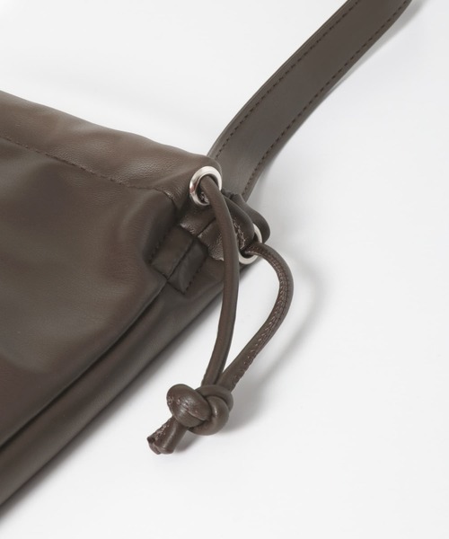 SENSE OF PLACE by URBAN RESEARCH（センスオブプレイスバイアーバンリサーチ）の「フェイクレザーキンチャクショルダーバッグ（ショルダーバッグ・メンズ・ブラック/ブラウン/ライトベージュ・ONE）」の12枚目の写真