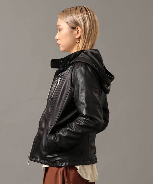 AVIREX（アヴィレックス）の「【Women's】スタンドジップレザージャケット/ STAND ZIP LEATHER JACKET / アヴィレックス / AVIREX（その他アウター・レディース・ブラック/ライトベージュ・MEDIUM/SMALL/LARGE）」の5枚目の写真