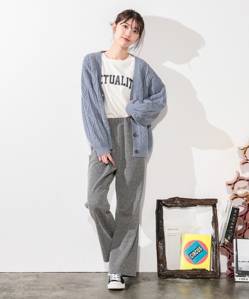 Honeys（ハニーズ）の「ケーブル編Ｖカーデ（カーディガン/ボレロ・レディース・ブラウン/アイボリー/ベージュ系その他/ブルー系その他/ピンク系その他・S/M/L）」の6枚目の写真