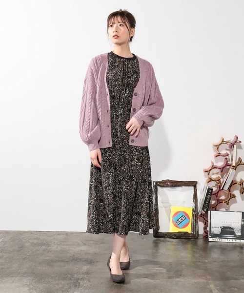 Honeys（ハニーズ）の「ケーブル編Ｖカーデ（カーディガン/ボレロ・レディース・ブラウン/アイボリー/ベージュ系その他/ブルー系その他/ピンク系その他・S/M/L）」の8枚目の写真