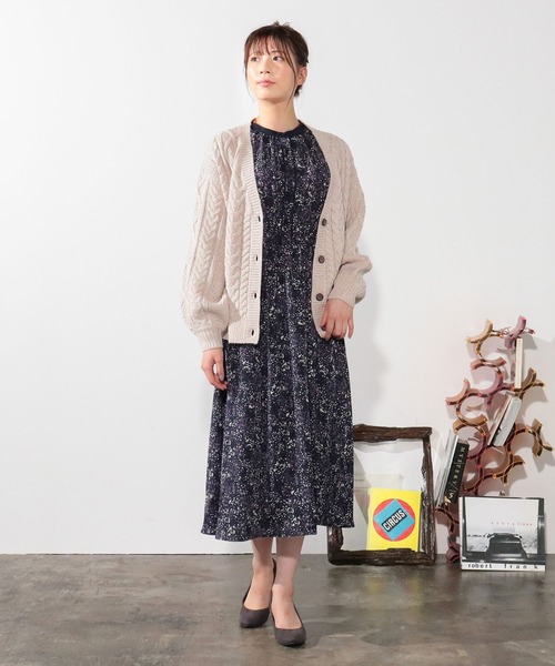 Honeys（ハニーズ）の「ケーブル編Ｖカーデ（カーディガン/ボレロ・レディース・ブラウン/アイボリー/ベージュ系その他/ブルー系その他/ピンク系その他・S/M/L）」の18枚目の写真