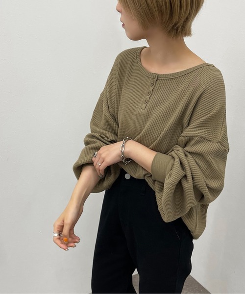 apres jour mignon(アプレジュールミニョン)の「ワッフルヘンリートップス【ZOZOTOWN限定アイテム】(Tシャツ/カットソー・レディース・アイボリー/カーキ/ブラック・X-LARGE/フリー)」の3枚目の写真