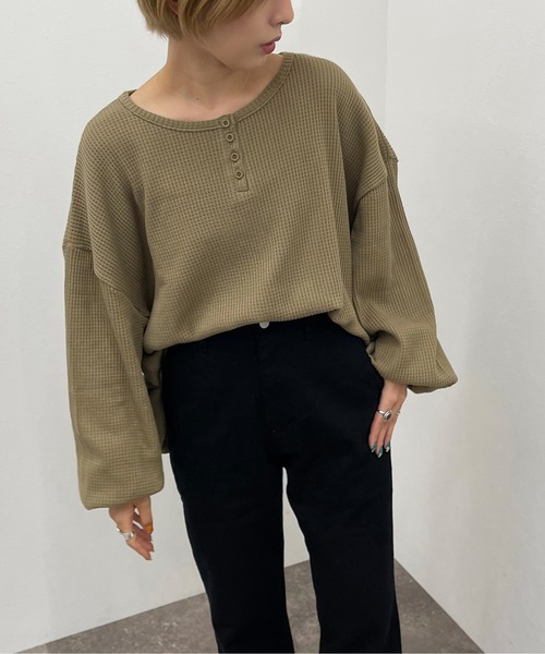 apres jour mignon(アプレジュールミニョン)の「ワッフルヘンリートップス【ZOZOTOWN限定アイテム】(Tシャツ/カットソー・レディース・アイボリー/カーキ/ブラック・X-LARGE/フリー)」の12枚目の写真
