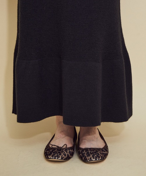 MADEMOISELLE ROPE'(マドモアゼル ロペ)の「【セットアップ】ラッフルスリーブニットワンピース(ワンピース・レディース・ブラック/ブラウン・38)」の4枚目の写真