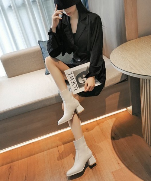 KOR（ケーオーアール）の「サイドゴアショートブーツ（ブーツ・レディース・ブラック/アイボリー・40/38/39/35/36/37）」の10枚目の写真