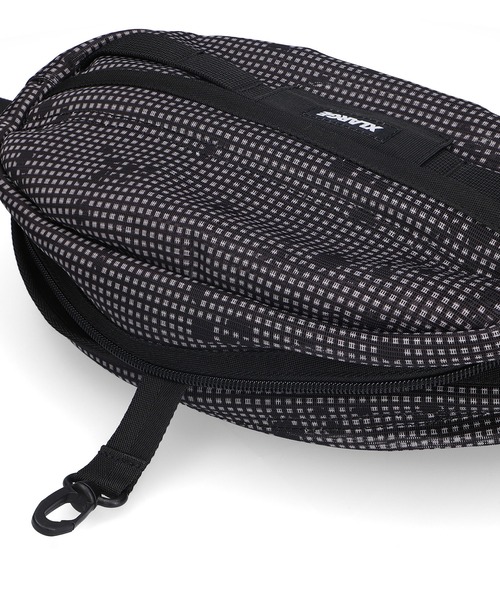 XLARGE(エクストララージ)の「MESH WAIST BAG(ボディバッグ/ウエストポーチ・メンズ・ブラック/グレー/オリーブ・ONE SIZE)」の5枚目の写真