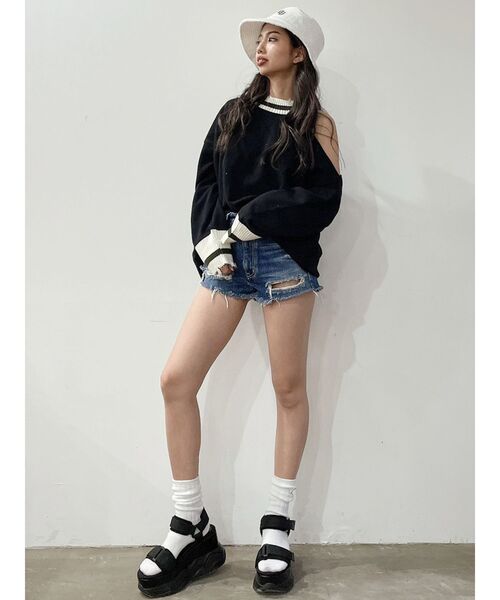 GYDA(ジェイダ)の「BACK RIPPEDデニムショートパンツ(デニムパンツ・レディース・ライトブルー/インディゴブルー/ブルー・SMALL/MEDIUM/LARGE/X-SMALL)」の10枚目の写真