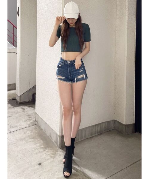 GYDA(ジェイダ)の「BACK RIPPEDデニムショートパンツ(デニムパンツ・レディース・ライトブルー/インディゴブルー/ブルー・SMALL/MEDIUM/LARGE/X-SMALL)」の17枚目の写真