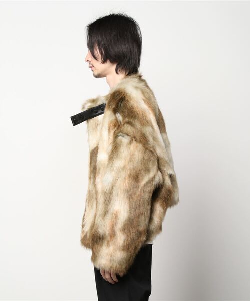 MR.GENTLEMAN(ミスタージェントルマン)の「FAUX FUR SHORT BLOUSON(ノーカラージャケット・メンズ・ベージュ・MEDIUM)」の8枚目の写真