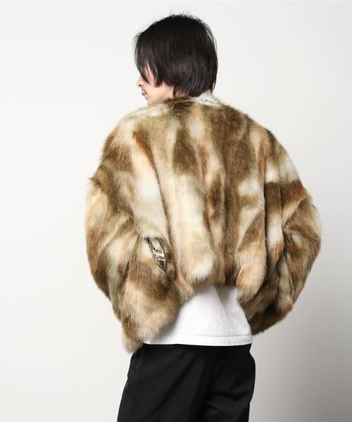 MR.GENTLEMAN(ミスタージェントルマン)の「FAUX FUR SHORT BLOUSON(ノーカラージャケット・メンズ・ベージュ・MEDIUM)」の5枚目の写真