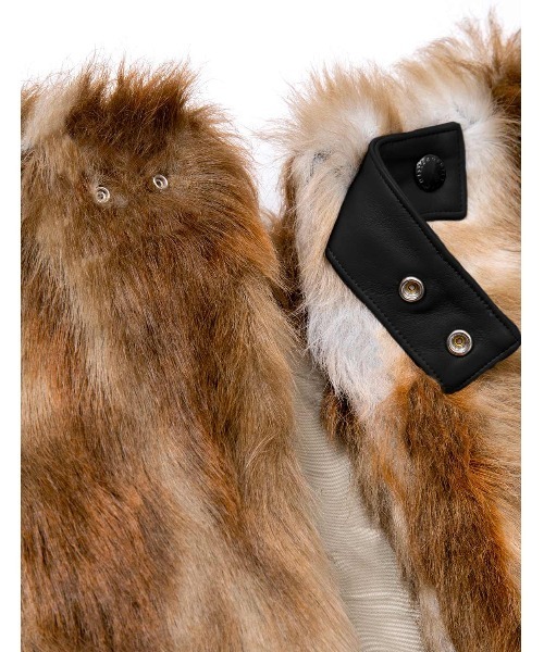 MR.GENTLEMAN(ミスタージェントルマン)の「FAUX FUR SHORT BLOUSON(ノーカラージャケット・メンズ・ベージュ・MEDIUM)」の4枚目の写真