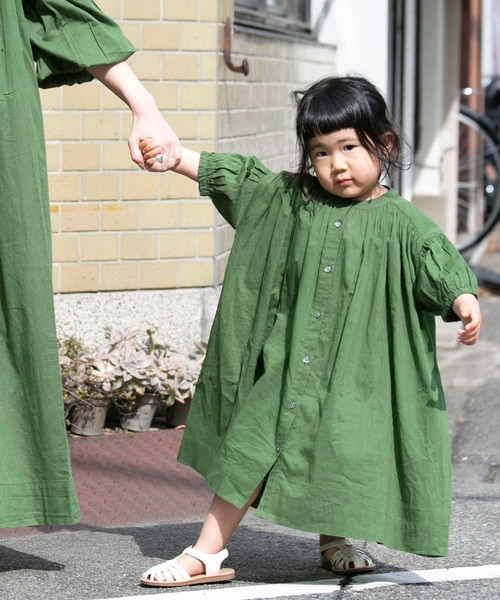 URBAN RESEARCH DOORS（アーバンリサーチドアーズ）の「『親子リンク』コットンボイルギャザーワンピース(KIDS)（ワンピース・キッズ・ネイビー/グリーン・120/105/135）」の16枚目の写真