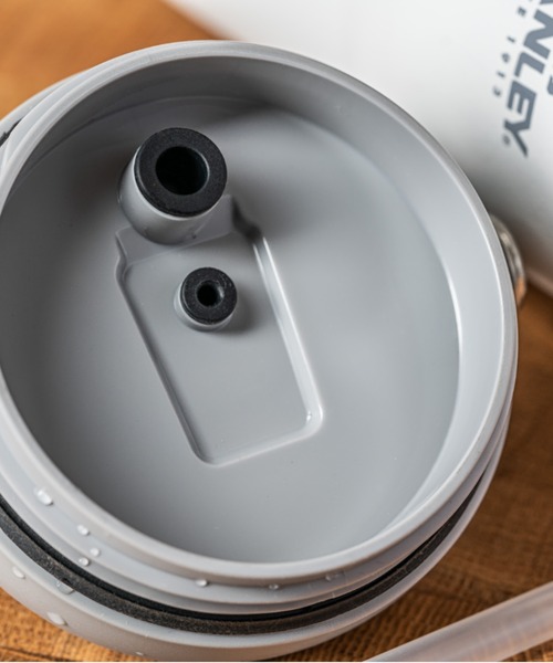 STANLEY(スタンレー)の「【STANLEY】スタンレー アイスフローフリップストロー真空ウォーターボトル 0.5L(水筒・メンズ・ホワイト/チャコールグレー・FREE)」の11枚目の写真