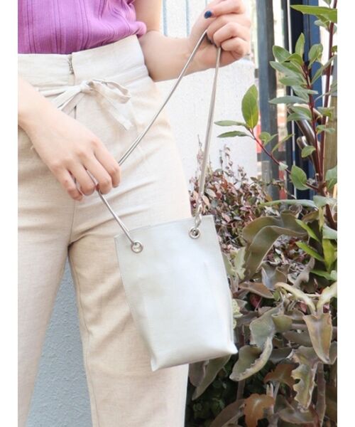 MURUA（ムルーア）の「チェーンドロストバッグ（ショルダーバッグ・レディース・アイボリー/ブラック/ブルー・FREE）」の2枚目の写真