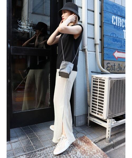 MURUA（ムルーア）の「チェーンドロストバッグ（ショルダーバッグ・レディース・アイボリー/ブラック/ブルー・FREE）」の4枚目の写真