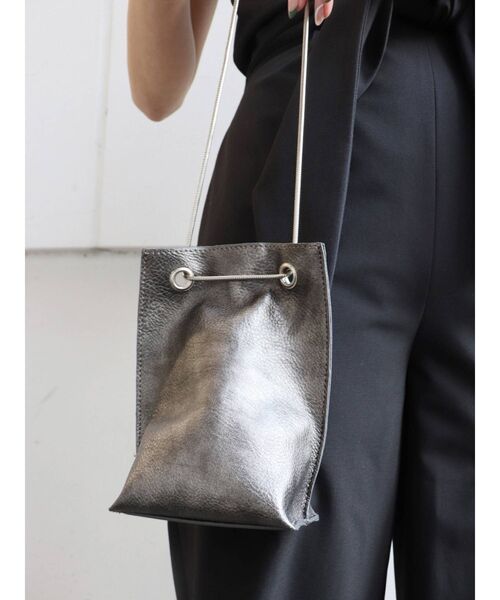 MURUA（ムルーア）の「チェーンドロストバッグ（ショルダーバッグ・レディース・アイボリー/ブラック/ブルー・FREE）」の7枚目の写真