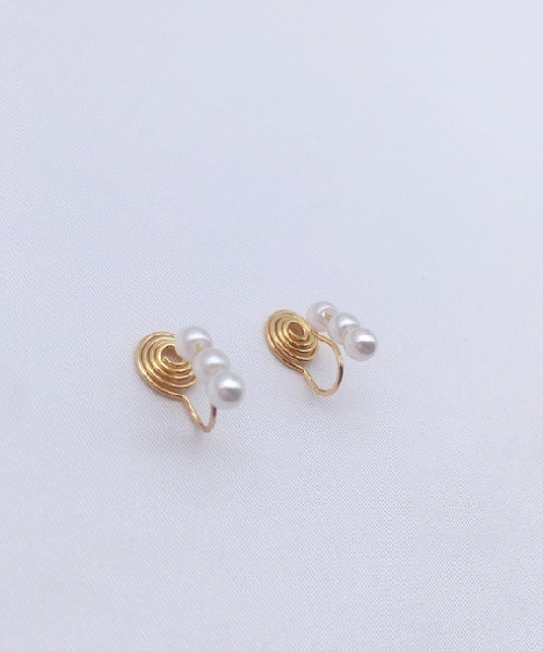 Ritomo De Ricco(リトモ・デ・リコ)の「ritomo耳に優しいピアス風パールイヤリング(イヤリング・レディース・ゴールド・FREE)」の7枚目の写真