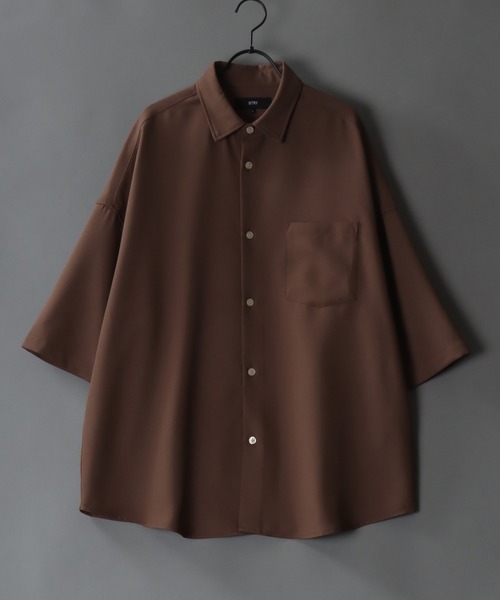 SITRY（シトリー）の「SITRY Oversize Drop shoulder Regular collar shirt/別注 ビッグシルエット ドレープツイル レギュラーカラーシャツ（シャツ/ブラウス・メンズ・ホワイト/チャコールグレー/ライトグレー/ブラック/ダークグリーン/ベージュ/ブラウン/グレイッシュブルー/ホワイト系その他/ブラック系その他/ブラック系その他2・L/M）」の8枚目の写真