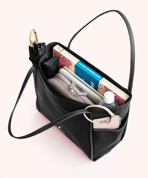 TOCCA(トッカ)の「TRIM LEATHER NYLONTOTE トートバッグ(トートバッグ・レディース・ネイビー系/ブラック系/ベージュ系・F)」の7枚目の写真