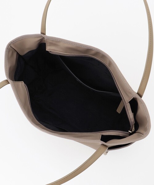 TOCCA(トッカ)の「TRIM LEATHER NYLONTOTE トートバッグ(トートバッグ・レディース・ネイビー系/ブラック系/ベージュ系・F)」の17枚目の写真