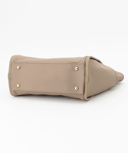 TOCCA(トッカ)の「TRIM LEATHER NYLONTOTE トートバッグ(トートバッグ・レディース・ネイビー系/ブラック系/ベージュ系・F)」の4枚目の写真