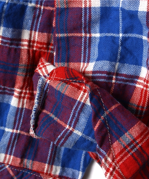 SHIPS（シップス）の「SHIPS KIDS:シャーリング チェック シャツ(kids)（シャツ/ブラウス・キッズ・レッド/ネイビー・130/110/120/100）」の7枚目の写真