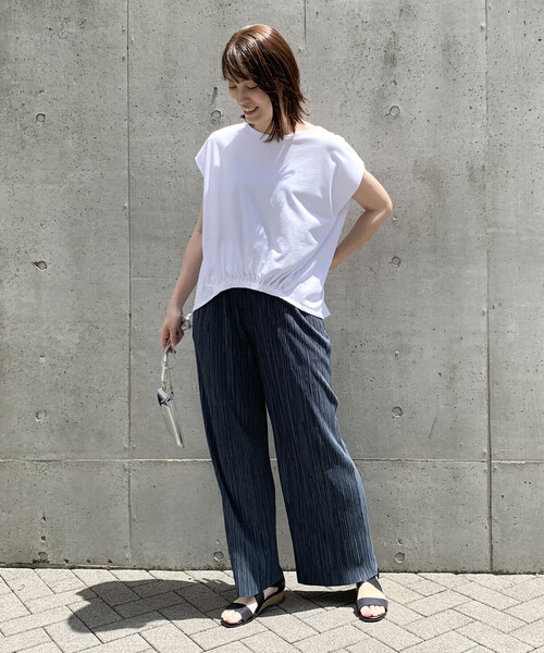 COMME CA ISM(コムサイズム)の「ショルダータック デザイントップス(Tシャツ/カットソー・レディース・ホワイト/グリーン/ブラウン・MEDIUM/LARGE)」の6枚目の写真