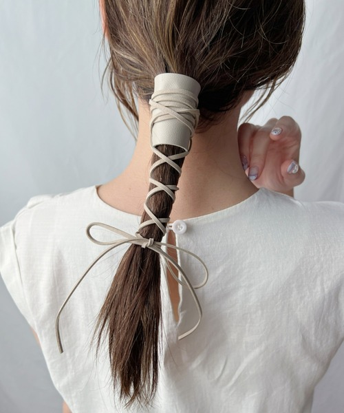 CLEA(クレア)の「ヘアアレンジスエードリボン(その他ヘアアクセサリー・レディース・ブラウン/ベージュ/ライトベージュ/ブラック・FREE)」の4枚目の写真