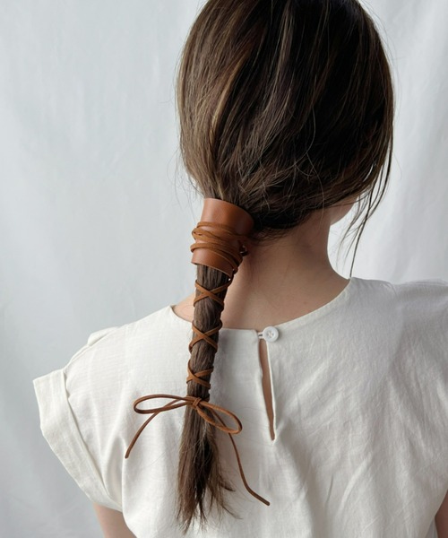 CLEA(クレア)の「ヘアアレンジスエードリボン(その他ヘアアクセサリー・レディース・ブラウン/ベージュ/ライトベージュ/ブラック・FREE)」の6枚目の写真