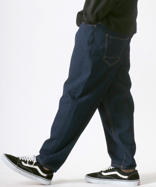 Lazar（ラザル）の「Denim Wide Tapered Pants/デニム ワイドテーパードパンツ（デニムパンツ・メンズ・チャコール/ライトインディゴブルー/インディゴブルー/ダークインディゴブルー/ケミカルウォッシュ/アイボリー/ブラック/ライトブルー/チャコールグレー/ワンウォッシュ・S/M/L）」の9枚目の写真