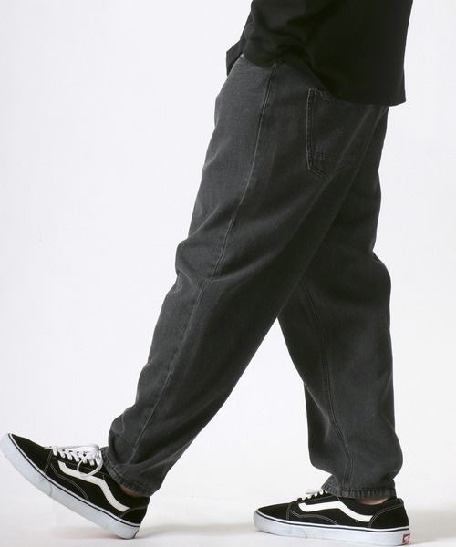 Lazar（ラザル）の「Denim Wide Tapered Pants/デニム ワイドテーパードパンツ（デニムパンツ・メンズ・チャコール/ライトインディゴブルー/インディゴブルー/ダークインディゴブルー/ケミカルウォッシュ/アイボリー/ブラック/ライトブルー/チャコールグレー/ワンウォッシュ・S/M/L）」の4枚目の写真