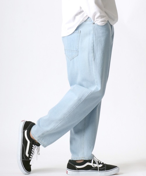 Lazar（ラザル）の「Denim Wide Tapered Pants/デニム ワイドテーパードパンツ（デニムパンツ・メンズ・チャコール/ライトインディゴブルー/インディゴブルー/ダークインディゴブルー/ケミカルウォッシュ/アイボリー/ブラック/ライトブルー/チャコールグレー/ワンウォッシュ・S/M/L）」の11枚目の写真