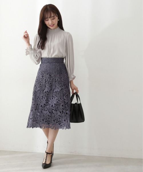 PROPORTION BODY DRESSING(プロポーションボディドレッシング)の「バイカラーシャーリングブラウス / 1212210907(シャツ/ブラウス・レディース・オフホワイト/グレー/ブラック・SMALL/MEDIUM)」の4枚目の写真