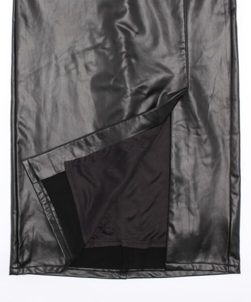 LOWRYS FARM（ローリーズファーム）の「フェイクレザーベントタイトスカート　157734（スカート・レディース・ブラック・LARGE/MEDIUM）」の2枚目の写真