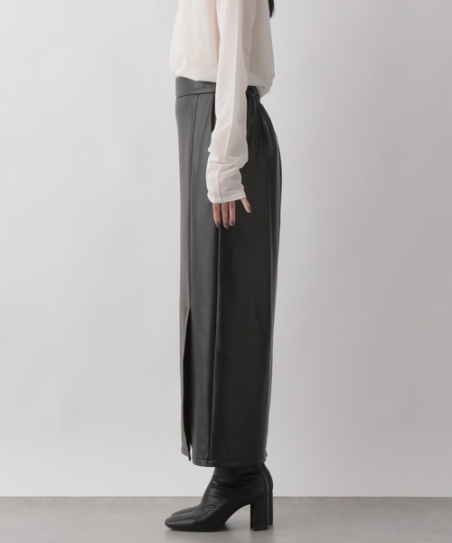 LOWRYS FARM（ローリーズファーム）の「フェイクレザーベントタイト