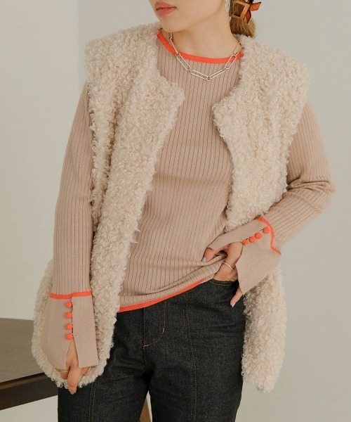 Bab（バブ）の「パイピング袖スリットクルーネックニットプルオーバー（Tシャツ/カットソー・レディース・ブラック/ベージュ/パープル/アイボリー・FREE）」の4枚目の写真